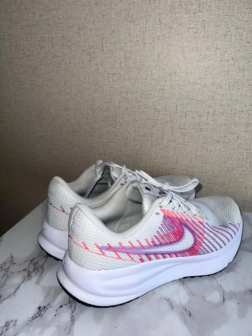 Nike Run Defy Women's Road Running Shoes White Elemental Pink Silt Red Black Siz